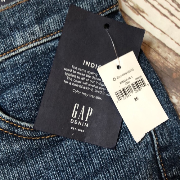 5” Gap Distressed Shorts - Picture 3 of 7